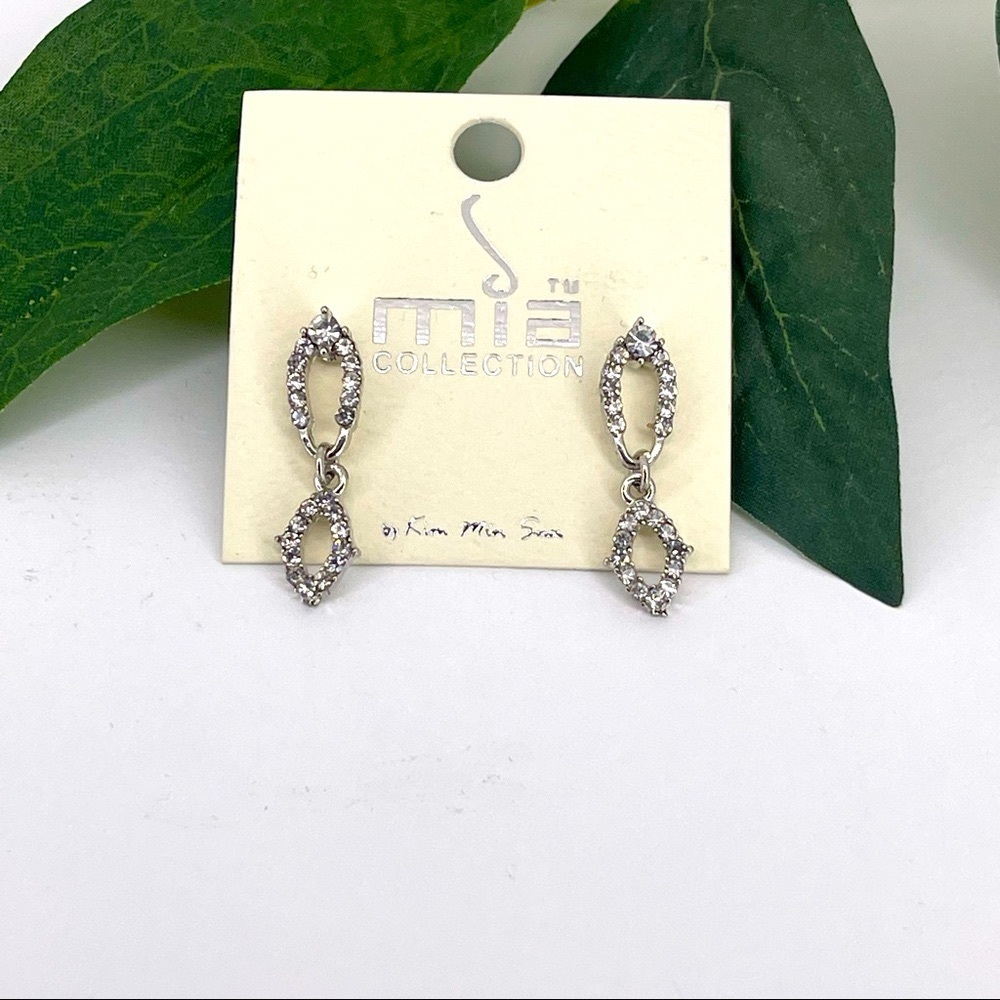 Dangle earrings